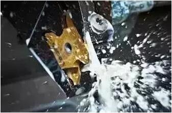 防止切削液發(fā)臭，還鋁合金壓鑄車間一個(gè)良好的環(huán)境